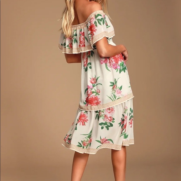 Lulu’s floral off-the-shoulder tiered midi dress - Picture 3 of 10